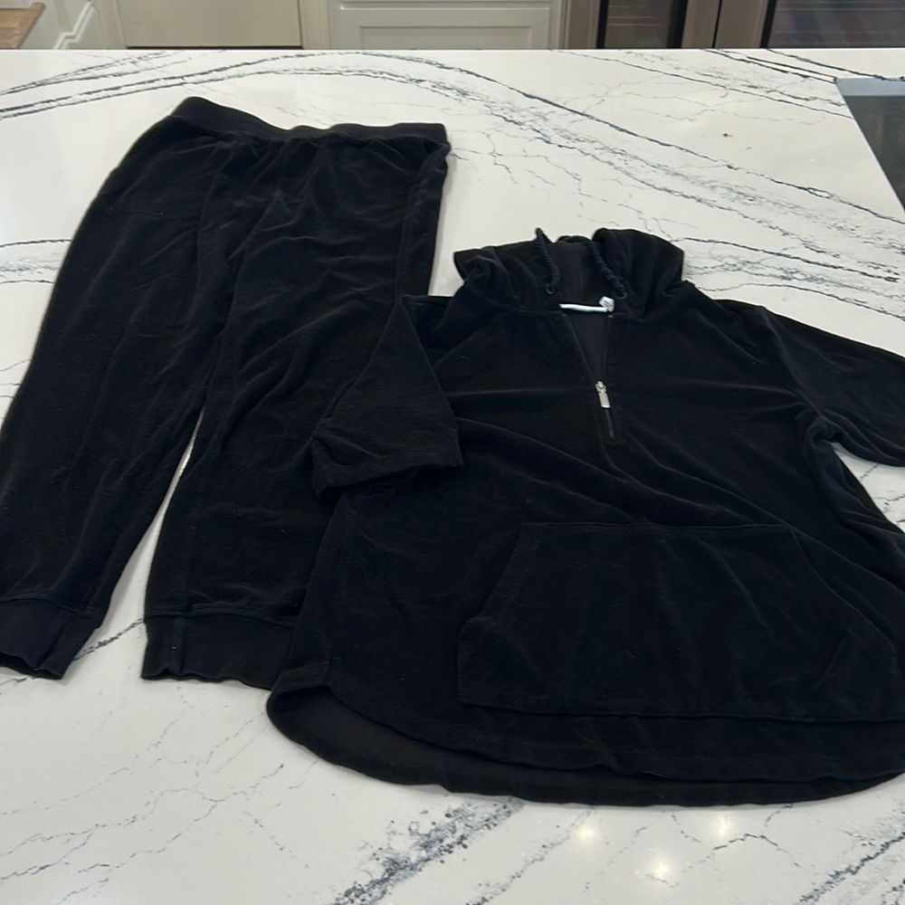 Denim & Co. Active French Terry  2 Piece Top & Joggers  Casual Outfit sz.M-10/12